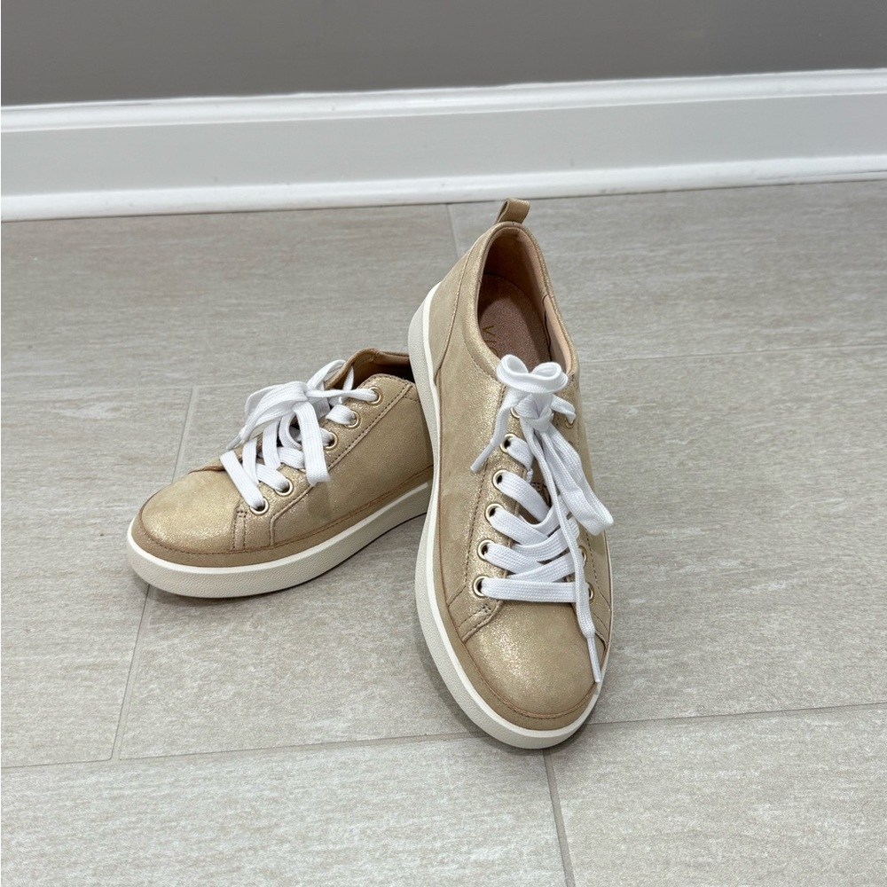 ✨🆕Vionic Winny Gold Lace Up Sneakers, 6W✨ - Picture 2 of 11
